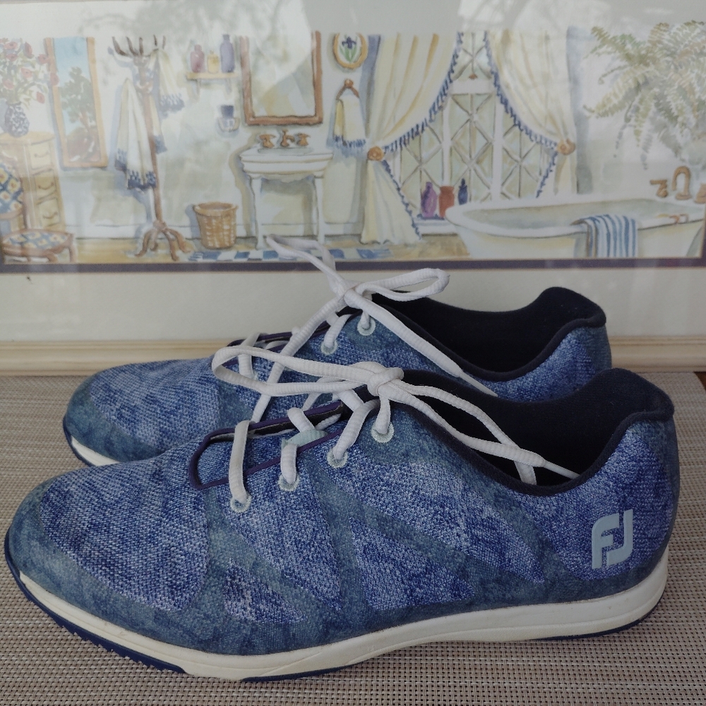 FootJoy Egyptian Blue Fabric Spikeless Golf Shoes. Size 9.5W. Very Nice.